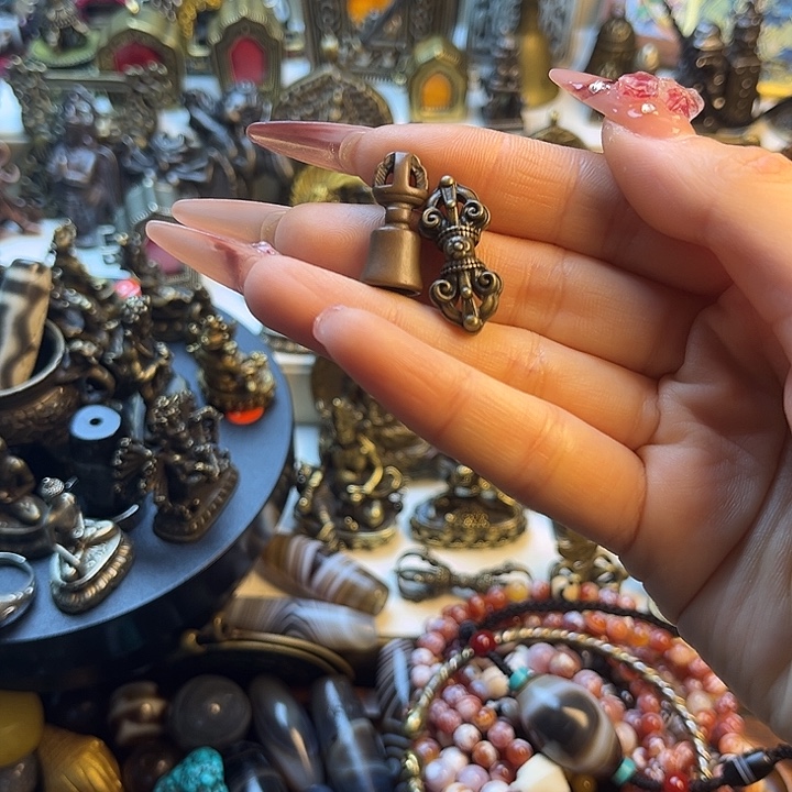 T***i泥塑闪价漏价一件