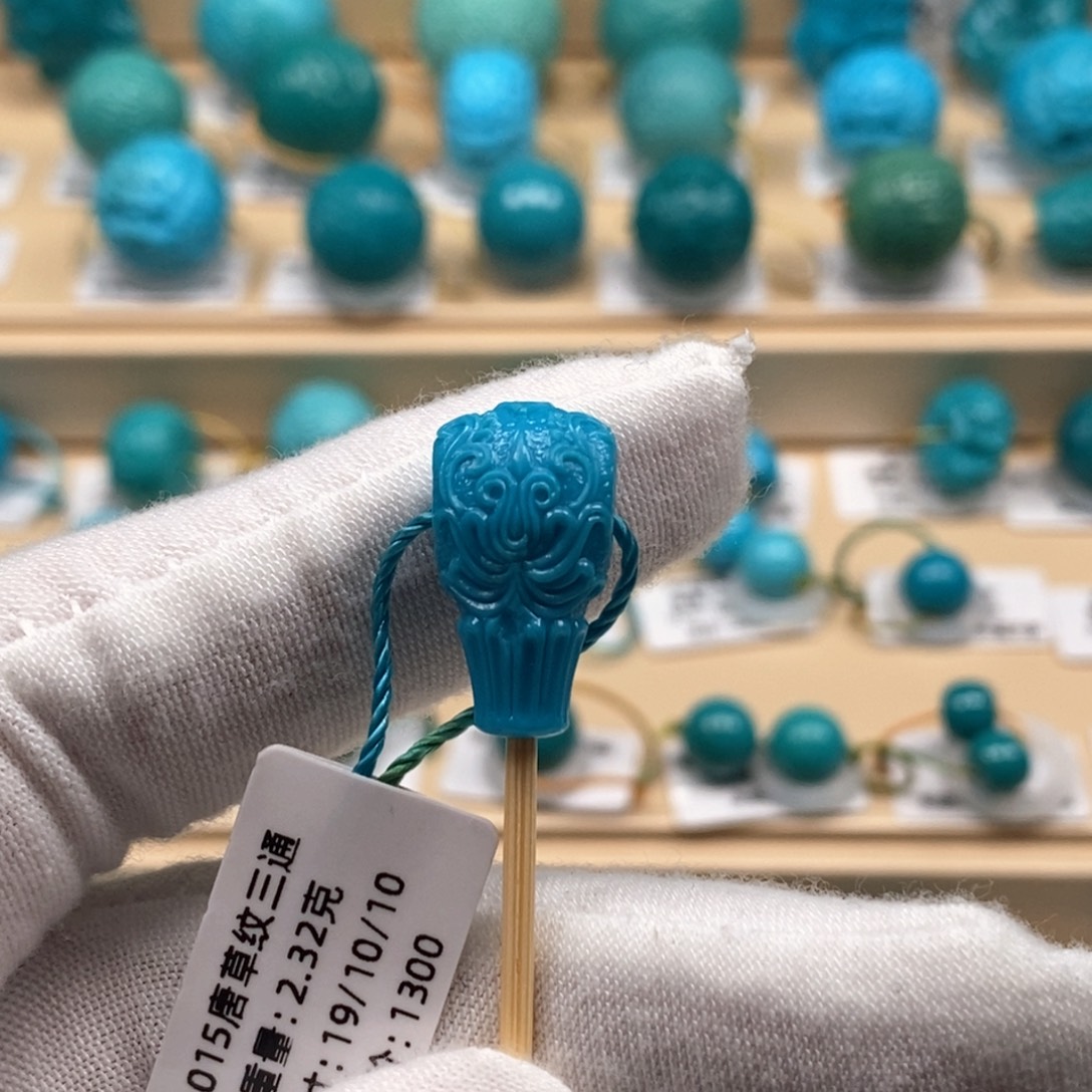 绿松石未镶嵌精品原矿高瓷绿松石