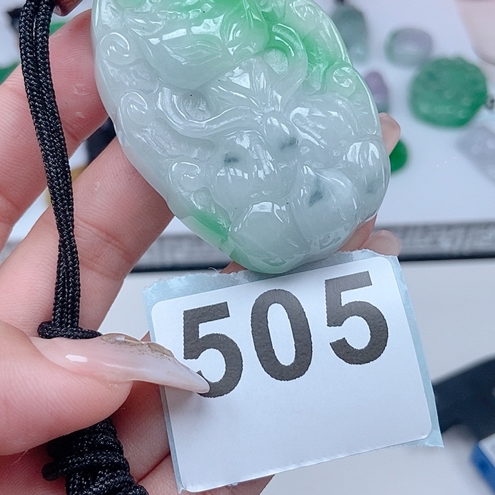 翡翠颈饰未镶嵌吊坠