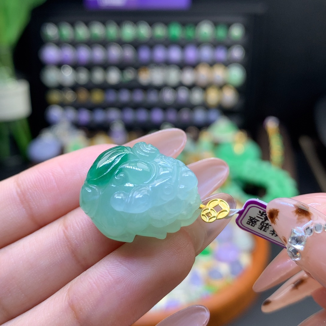 翡翠18K金镶嵌颈饰