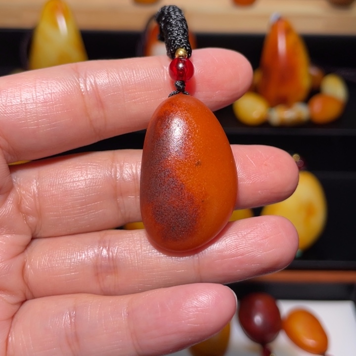 小***金和田玉未镶嵌颈饰