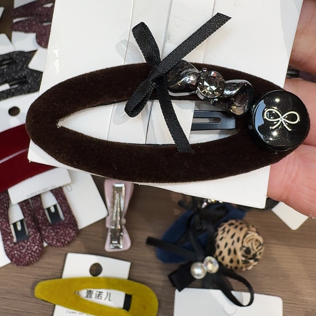 皮质非金属棕色夹子