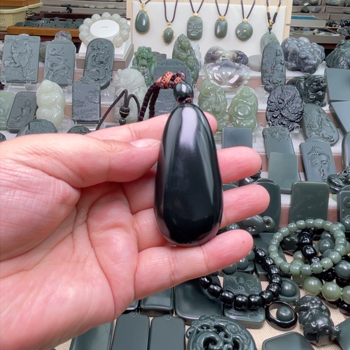 和田玉（青玉）幸运把件未镶嵌