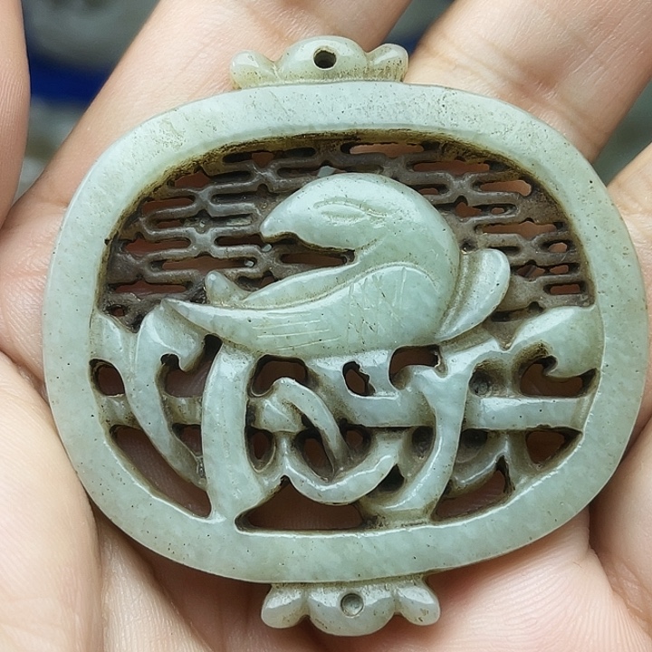 颈饰未镶嵌和田玉（青白玉）