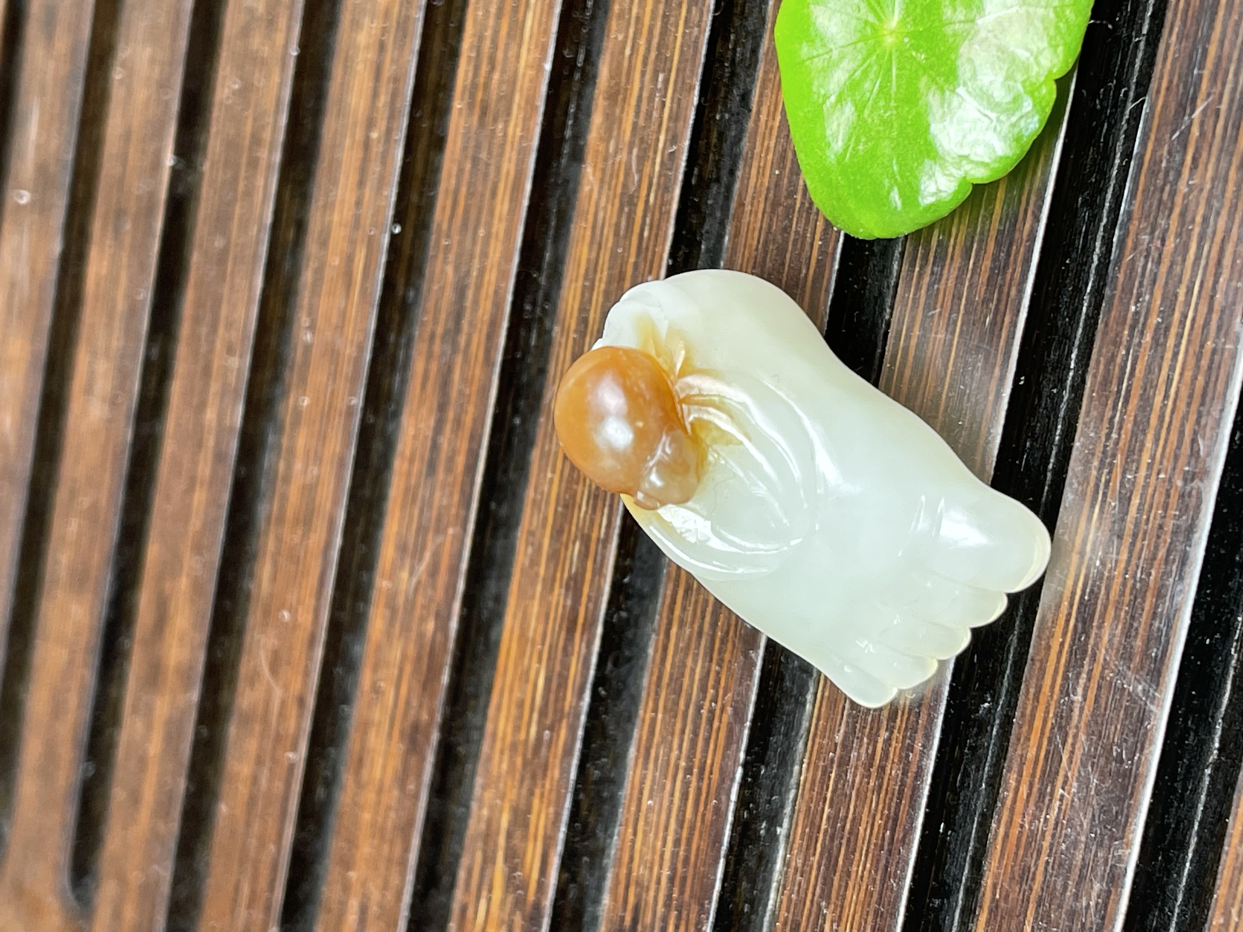 和田玉糖白知足常乐吊坠，尺寸约25/16/14mm