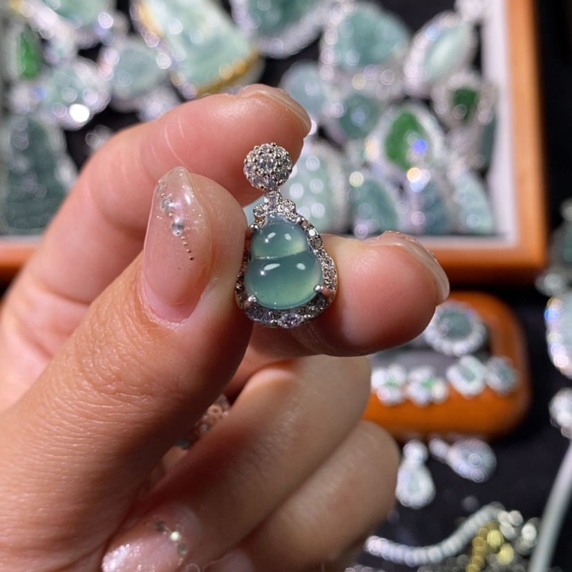 【闪购商品】翡翠颈饰未镶嵌天然