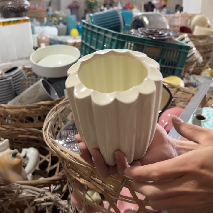 陶瓷花瓶摆件外贸出口（微瑕）高16口9公分