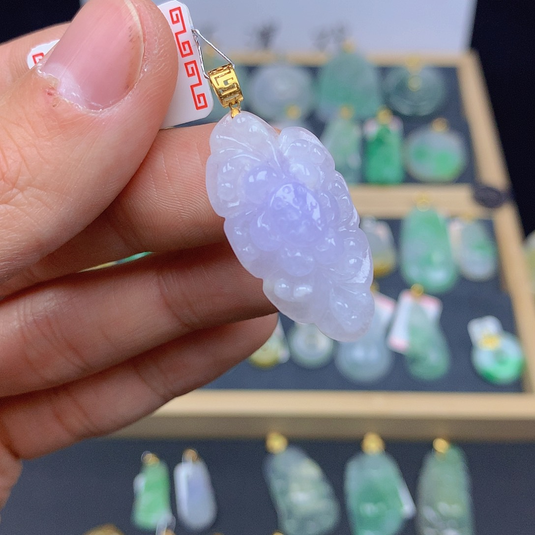 翡翠颈饰18K金镶嵌翡翠