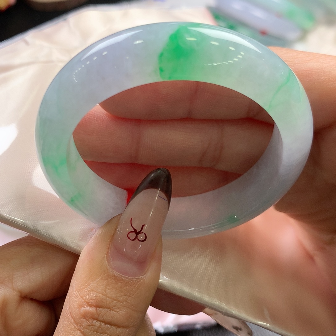 翡翠未镶嵌手镯（贵妃镯）7号冰种绿 大强推 贵妃超值！