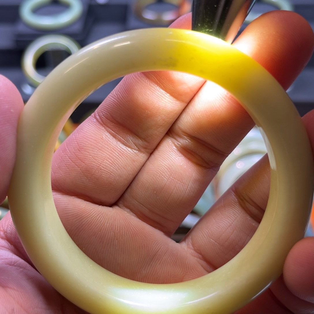 岫玉手镯未镶嵌三八节