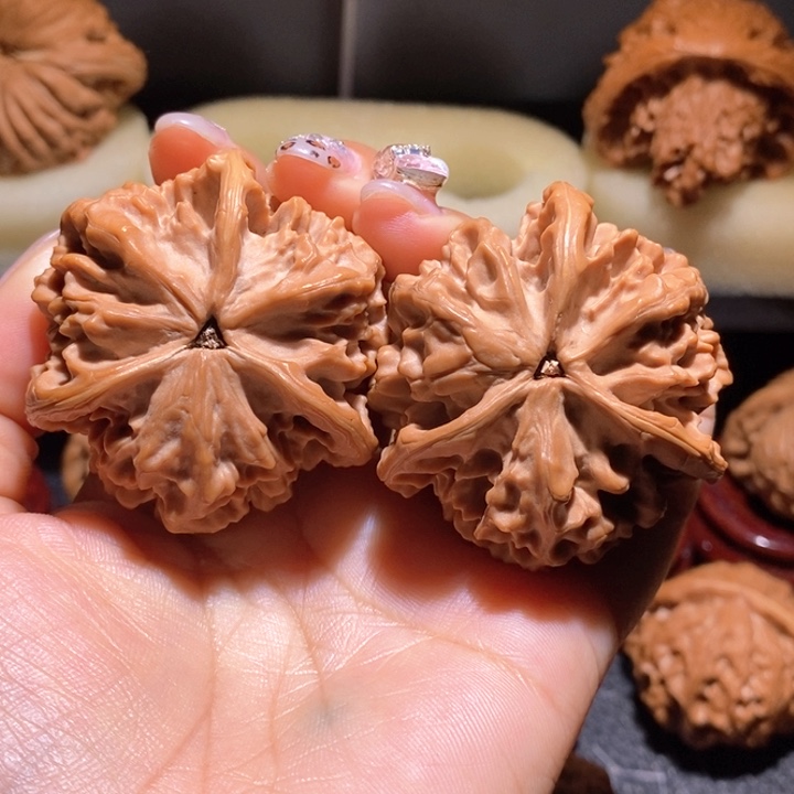 文玩核桃把件小***员48正奔