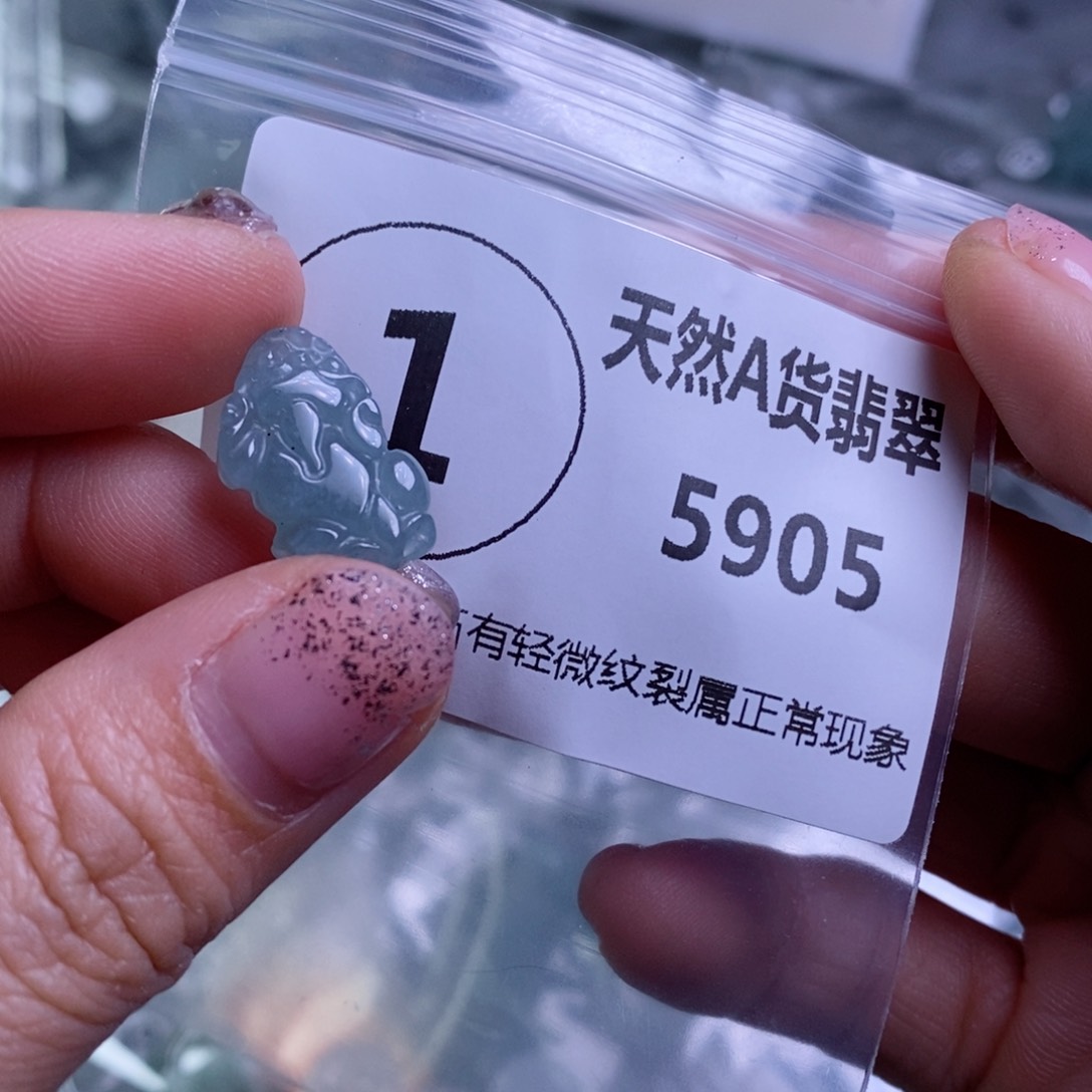 翡翠颈饰未镶嵌吊坠