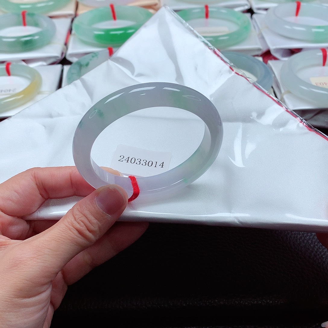 翡翠手镯（贵妃镯）未镶嵌天然A货翡翠手镯