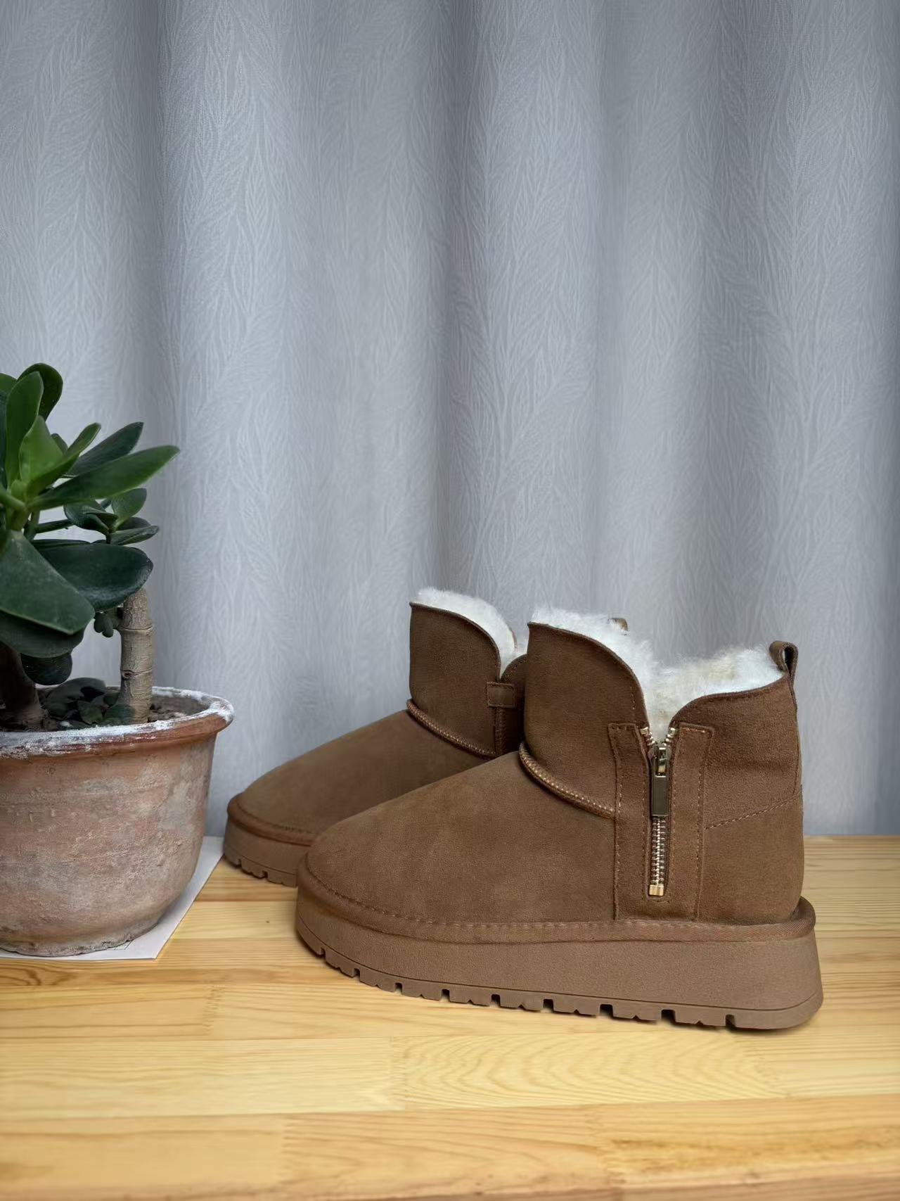 雪地靴男女同款羊皮毛一体冬季保暖耐寒时尚百搭加厚休闲中帮