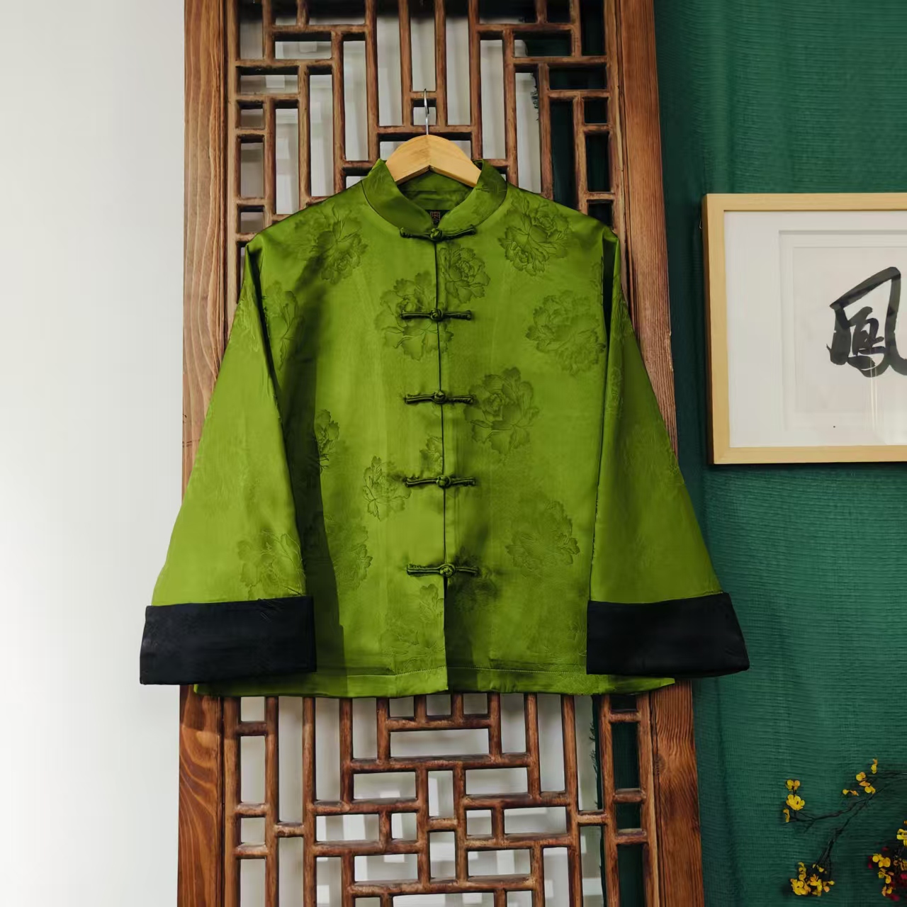 （LS608-1）凤徕兮私人定制绿色牡丹花暗纹翻边袖对襟盘扣短外套