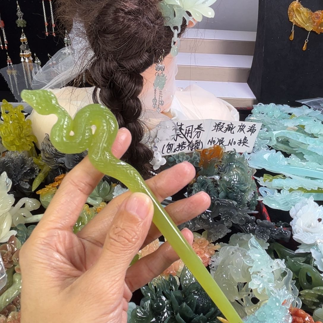 未镶嵌岫玉发饰瑕疵