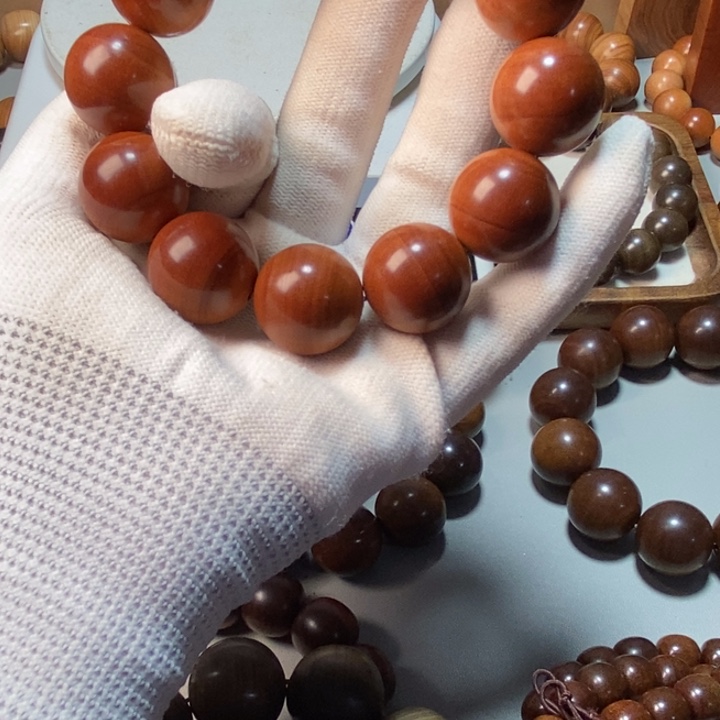 用***0檀香木老山檀香红肉2.0*12，焦糖奶甜香