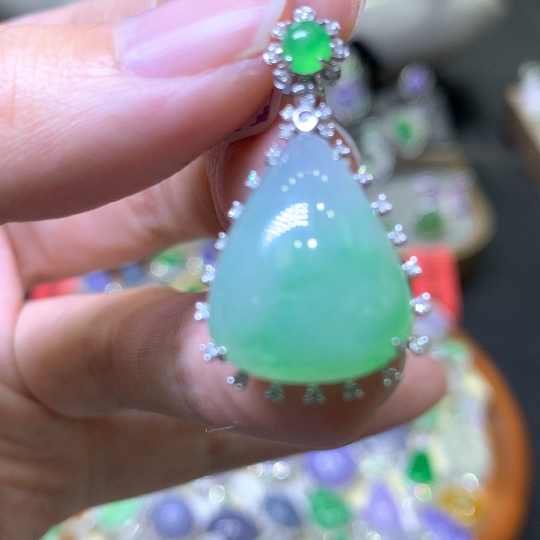 【闪购商品】翡翠颈饰18K金镶嵌翡翠吊坠项链