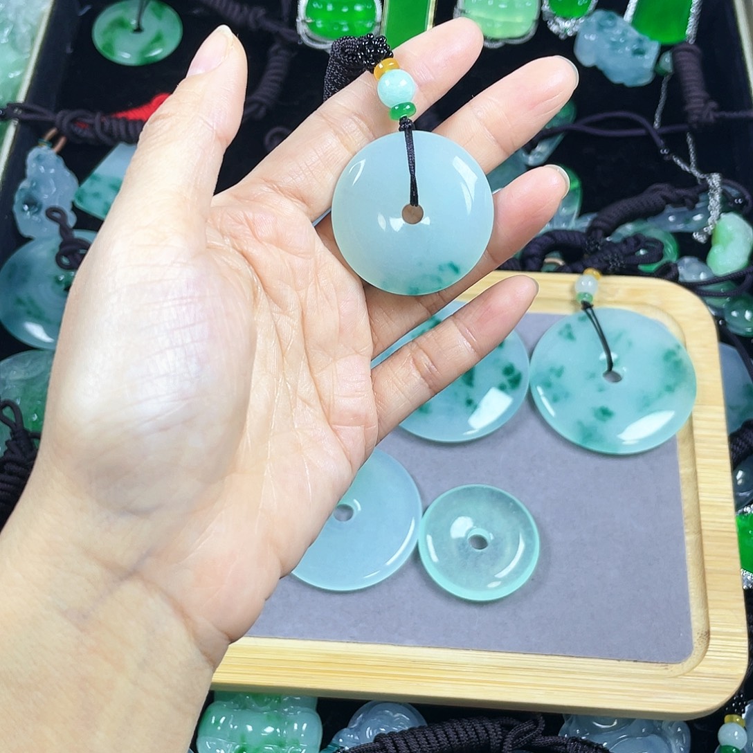 云***熙翡翠未镶嵌颈饰吊坠