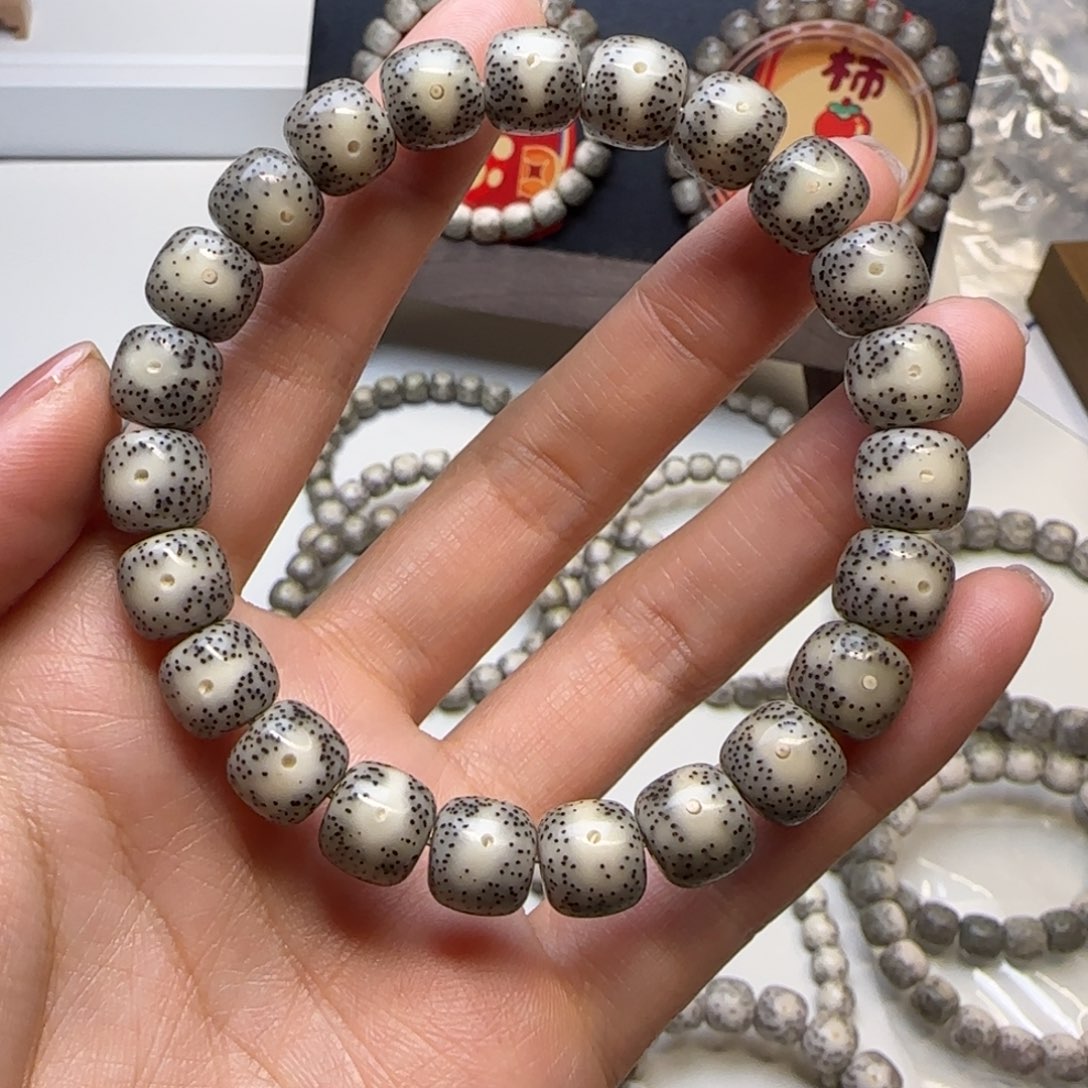星月菩提手串大****上石玉黑灰糯冰黄金瞳10×9