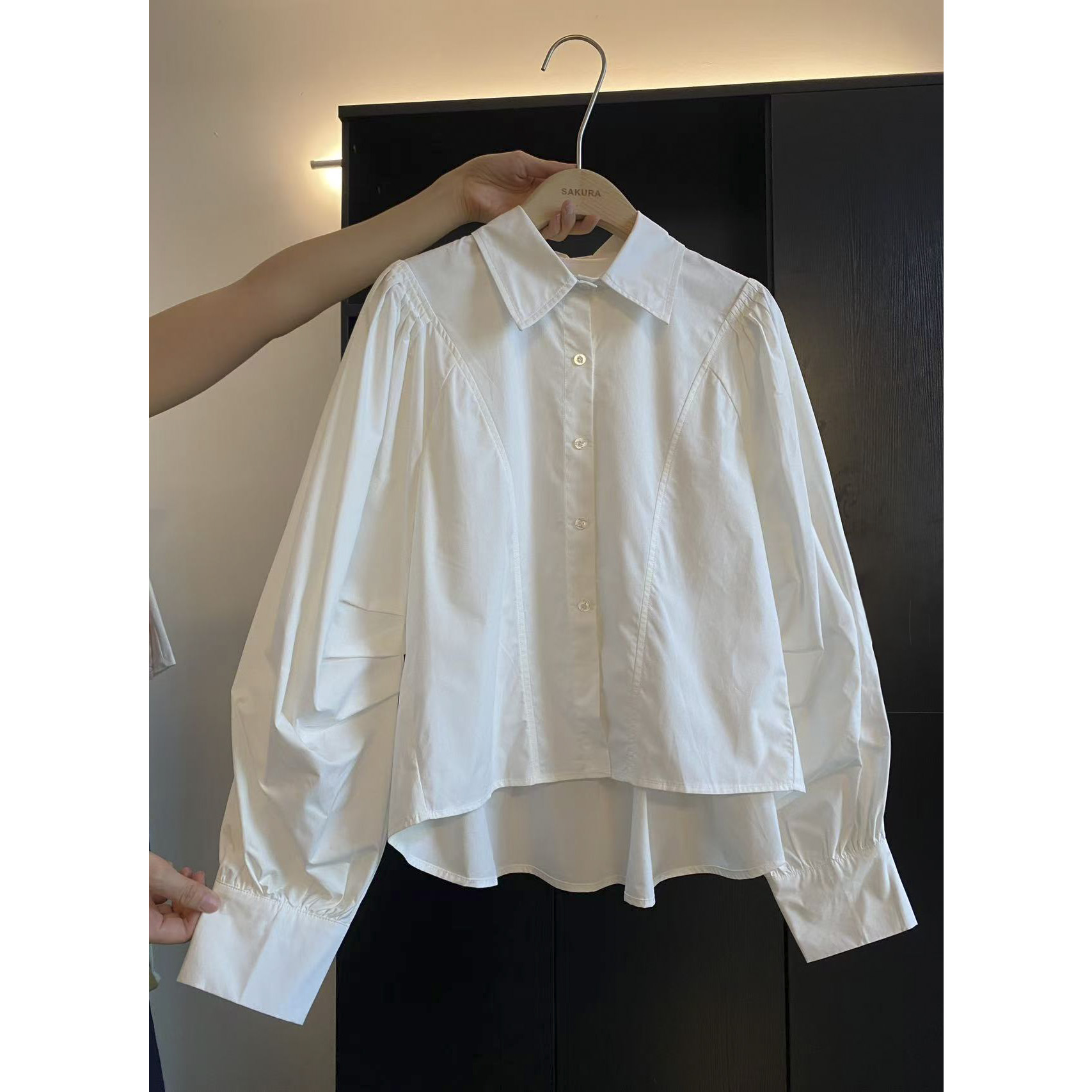 璎婲sᴀᴋᴜʀᴀ【德雷尔假期】金韩版气质polo领排扣重工捏褶弯刀袖衬衫