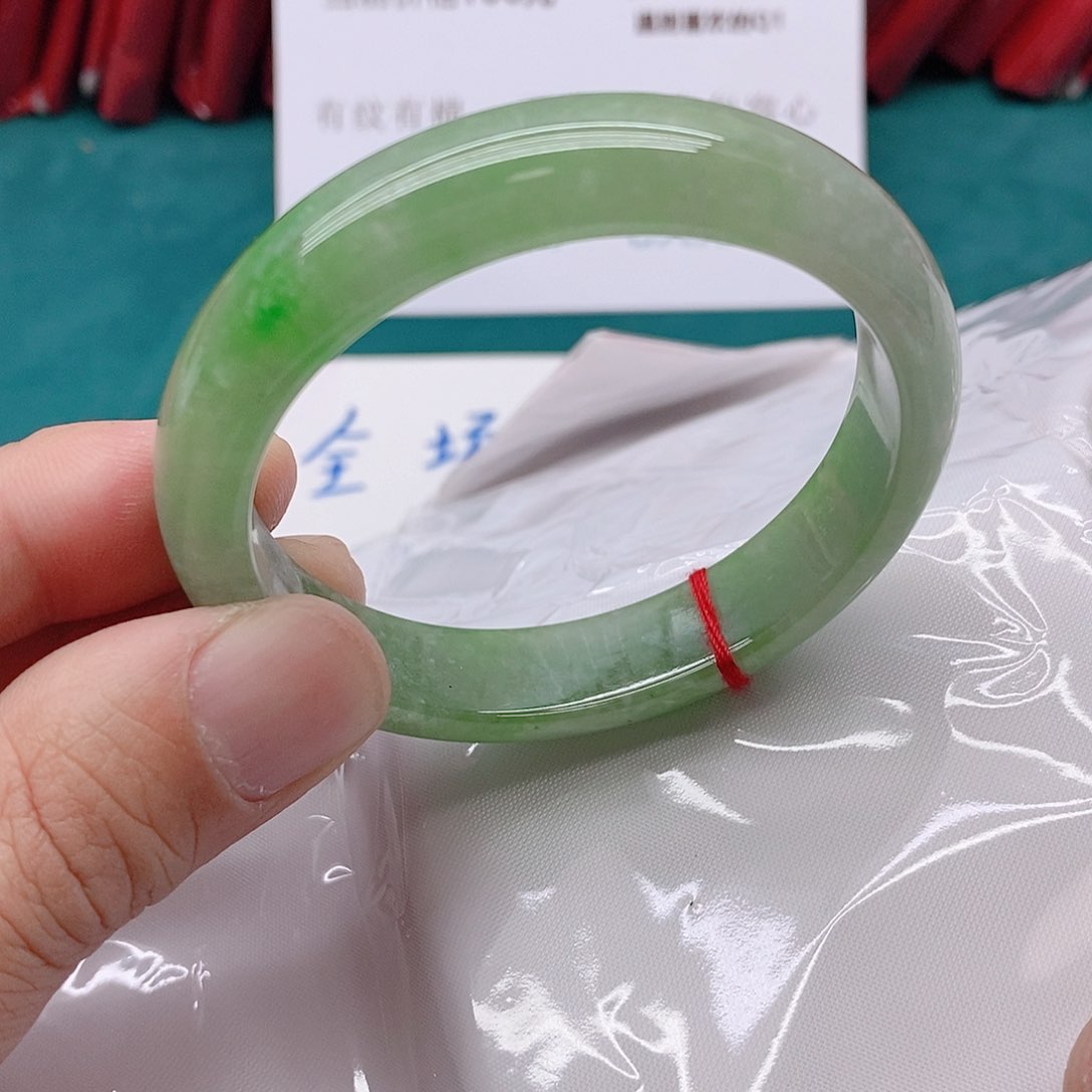 翡翠手镯未镶嵌发**梦477777777