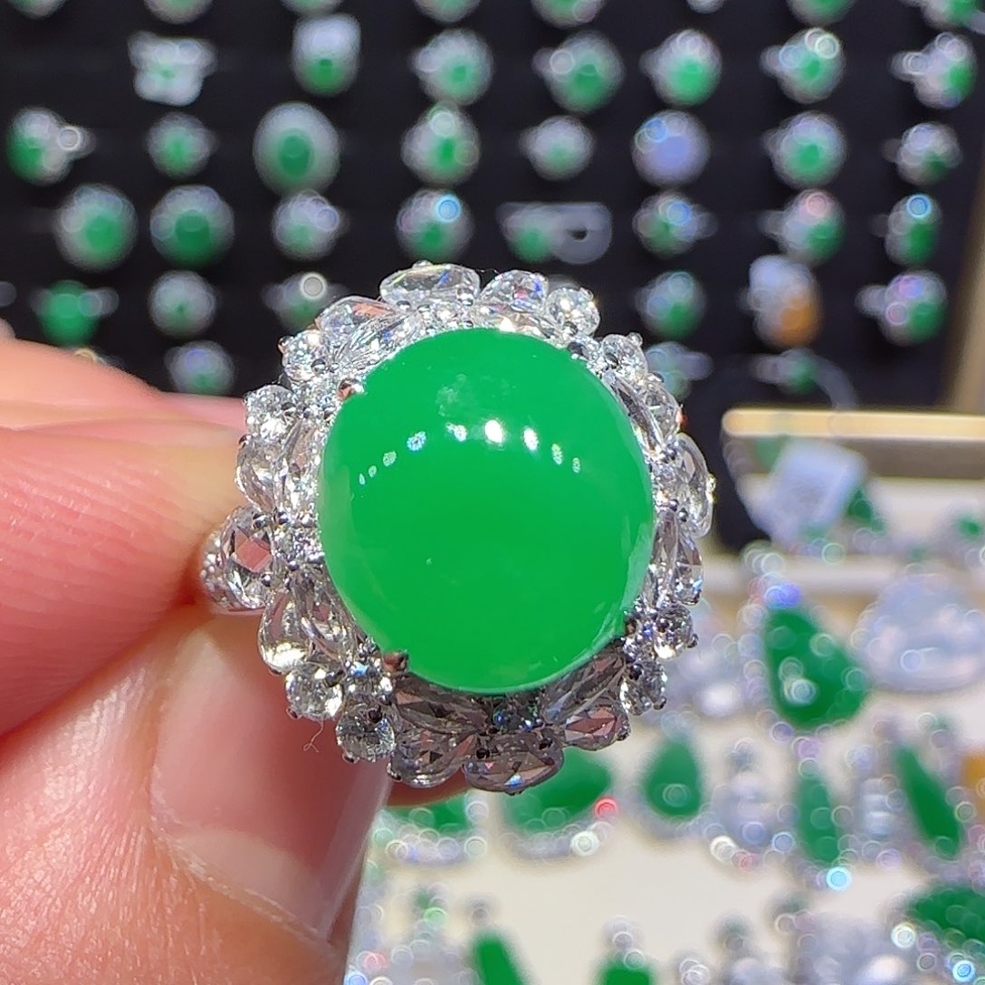 翡翠戒指18K金镶嵌戒指