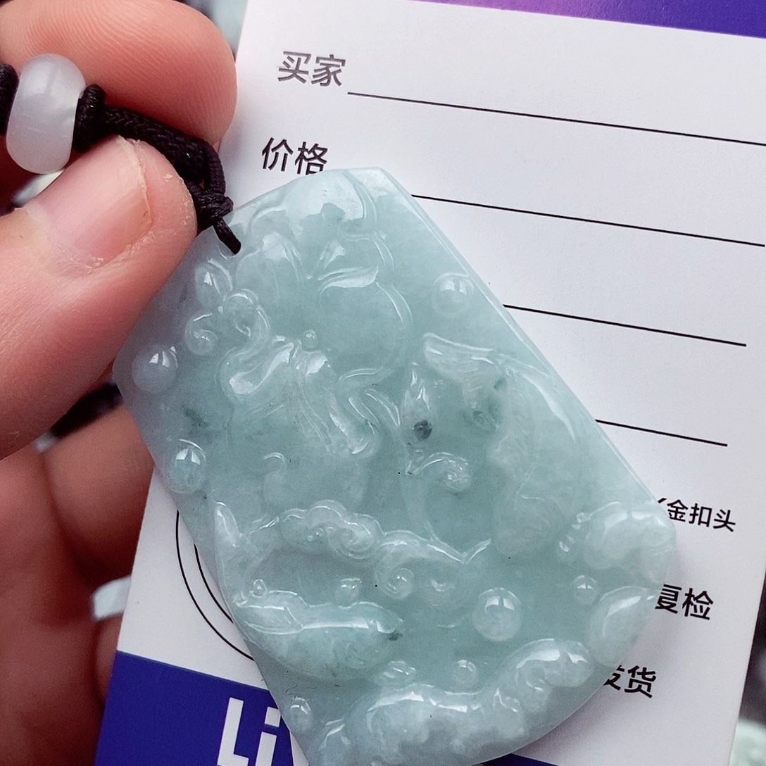 翡翠挂件未镶嵌翡翠