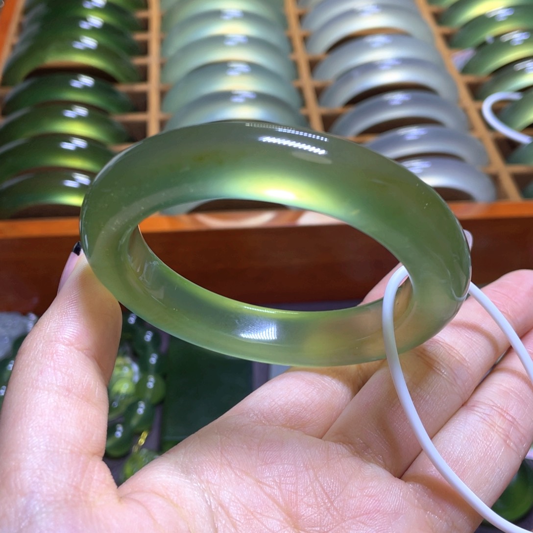 未镶嵌蛇纹石玉手镯5455