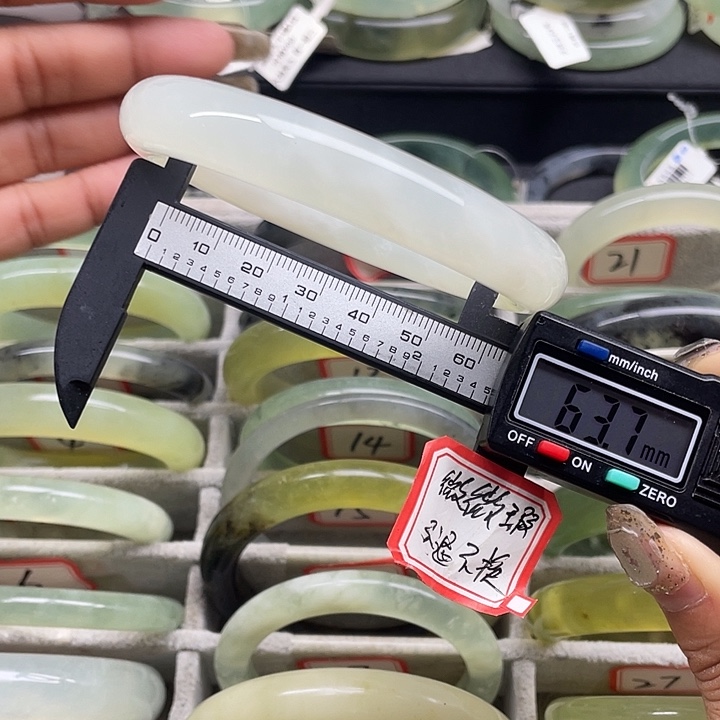 蛇纹石玉未镶嵌手镯24