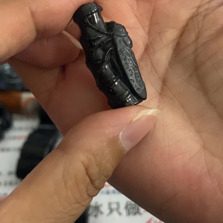 翡翠未镶嵌颈饰竹节