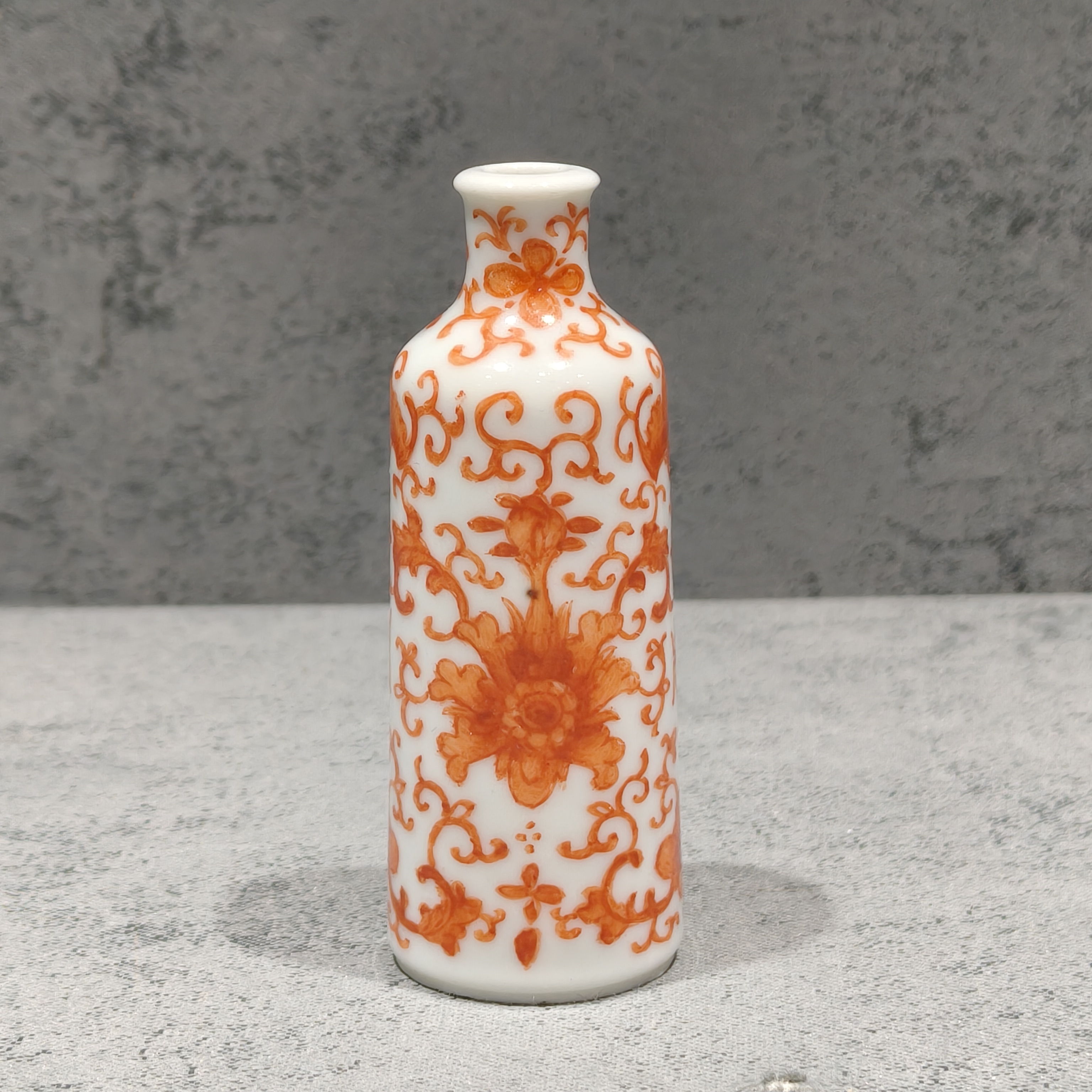 矾红缠枝莲鼻烟壶20250113010