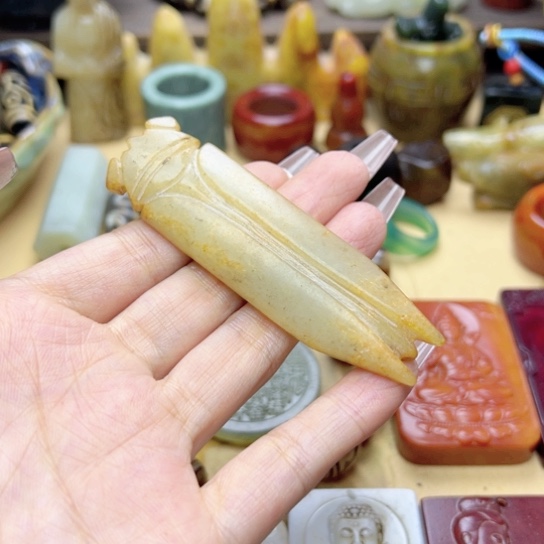 蛇纹石玉未镶嵌颈饰