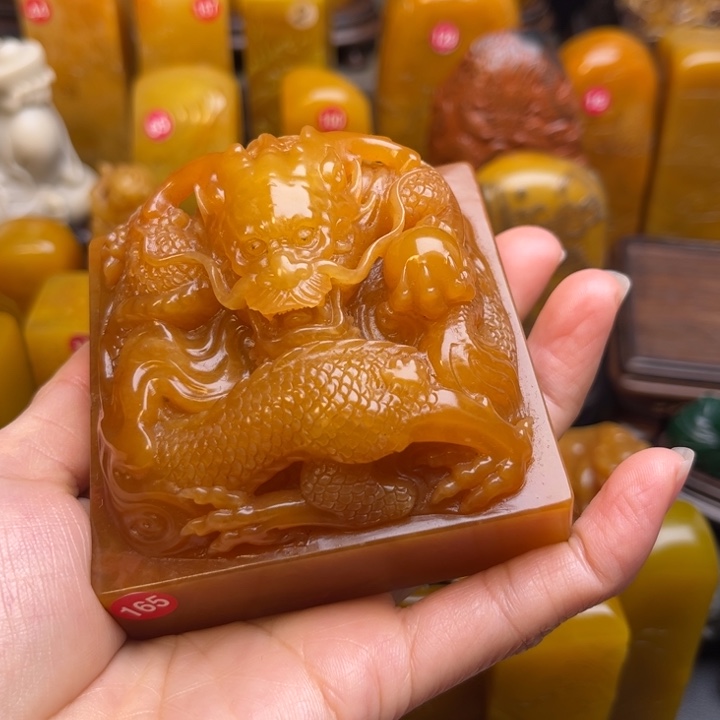 寿山石印石家***畔题材：工艺品