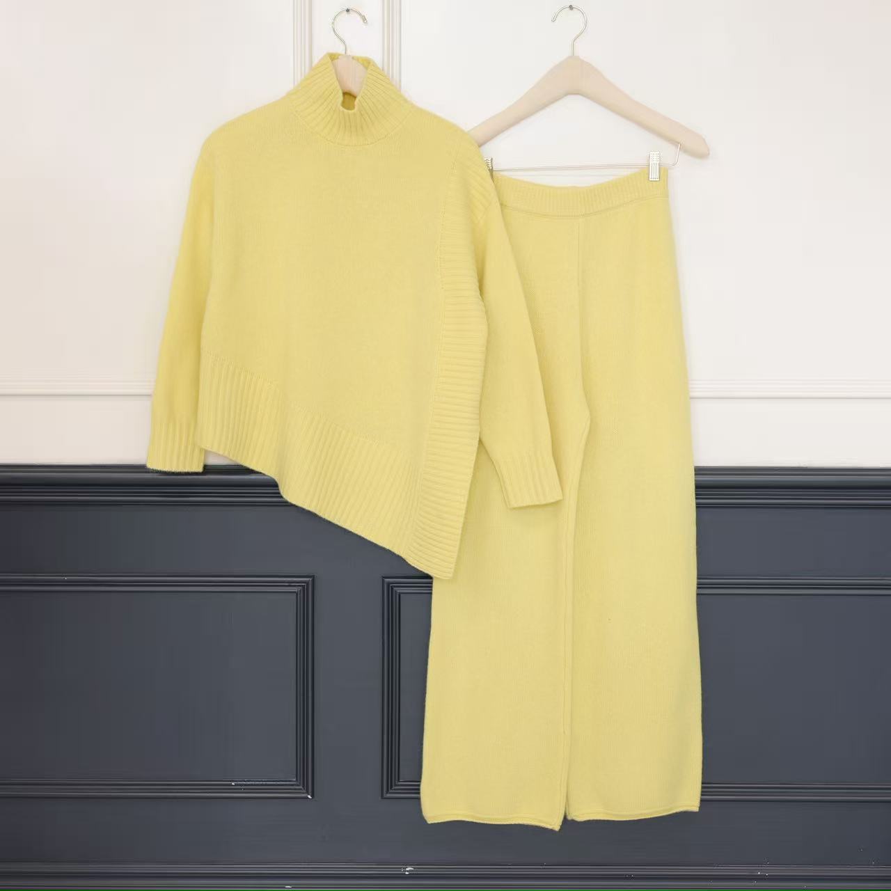 2509070【壁虎姐】GECKO新款 秋冬黄色中高领长袖设计款长裤套装