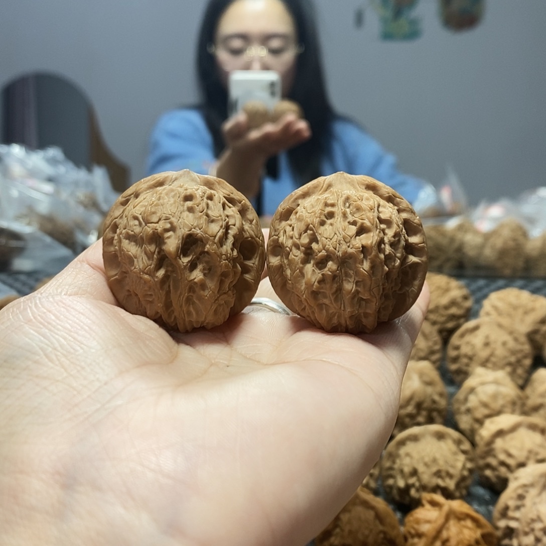 洋***7桃核吊坠血麒麟38黄