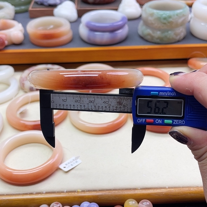 未镶嵌手镯石英质玉