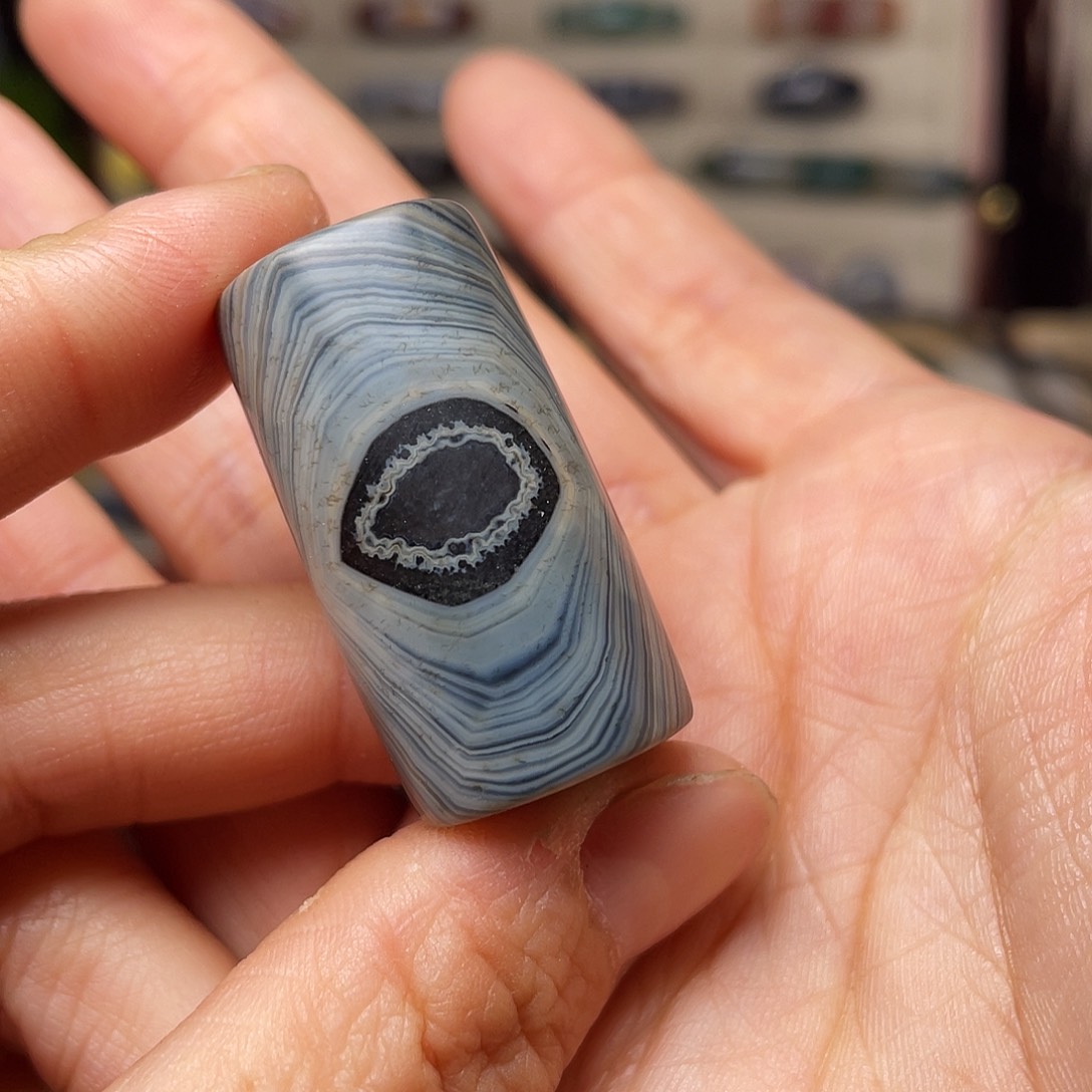 淡***茶玛瑙/玉髓未镶嵌珠宝奇石有瑕疵，已经沟通