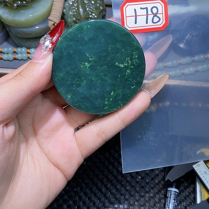 和田玉和田玉边角料随机发未镶嵌