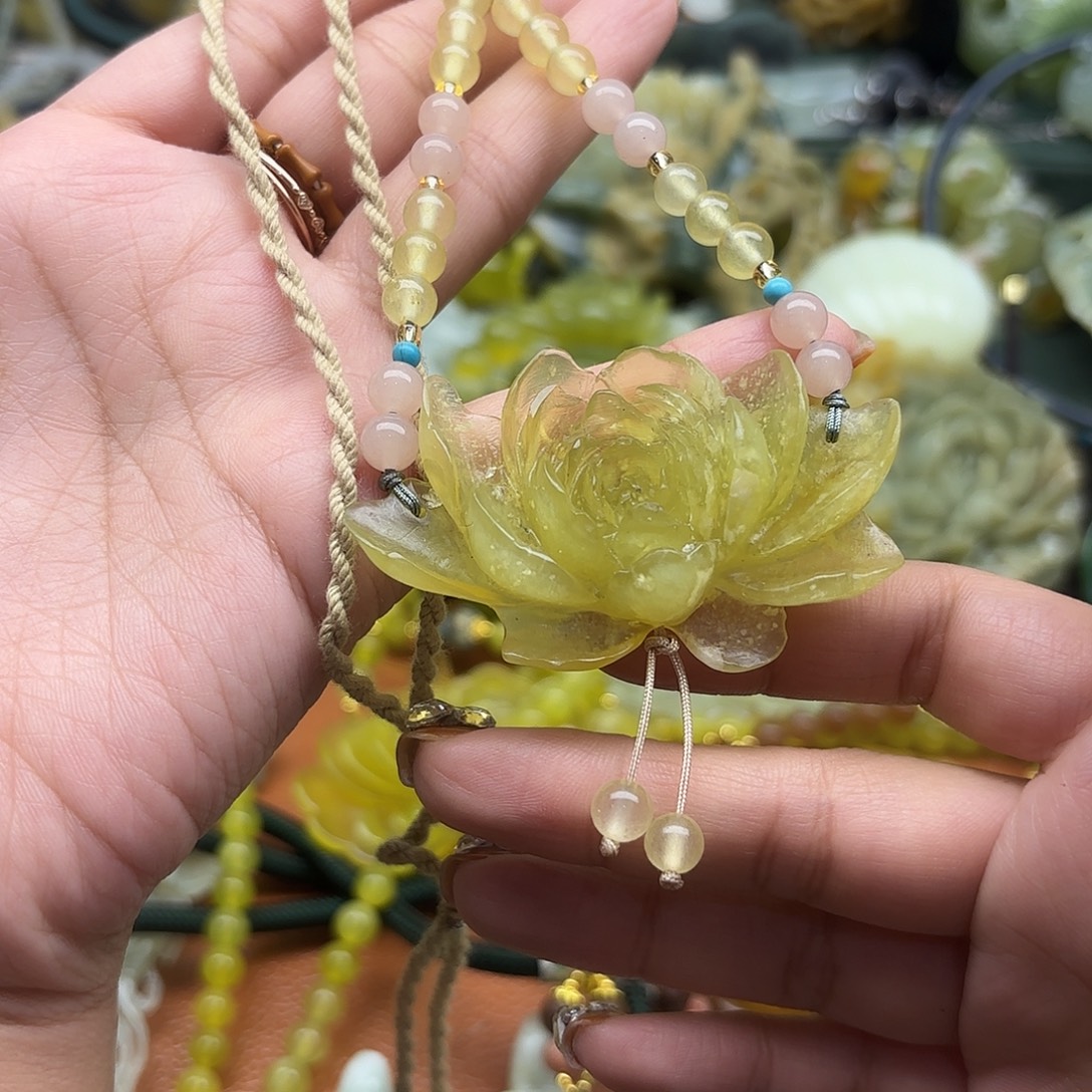 蛇纹石玉未镶嵌吊坠