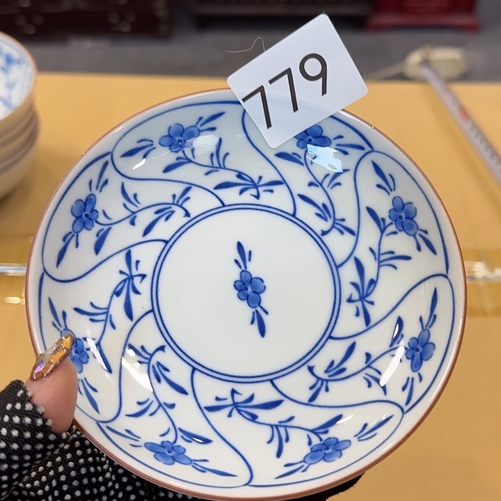 ～***然瓷片很好看的小碟子