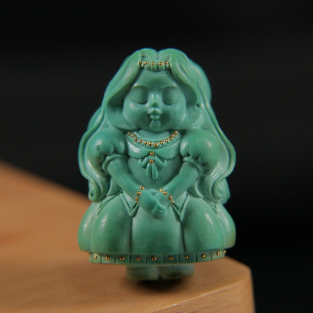 原矿绿松石精品小公主，尺寸20.5×29.8×16.5mm，重13g
