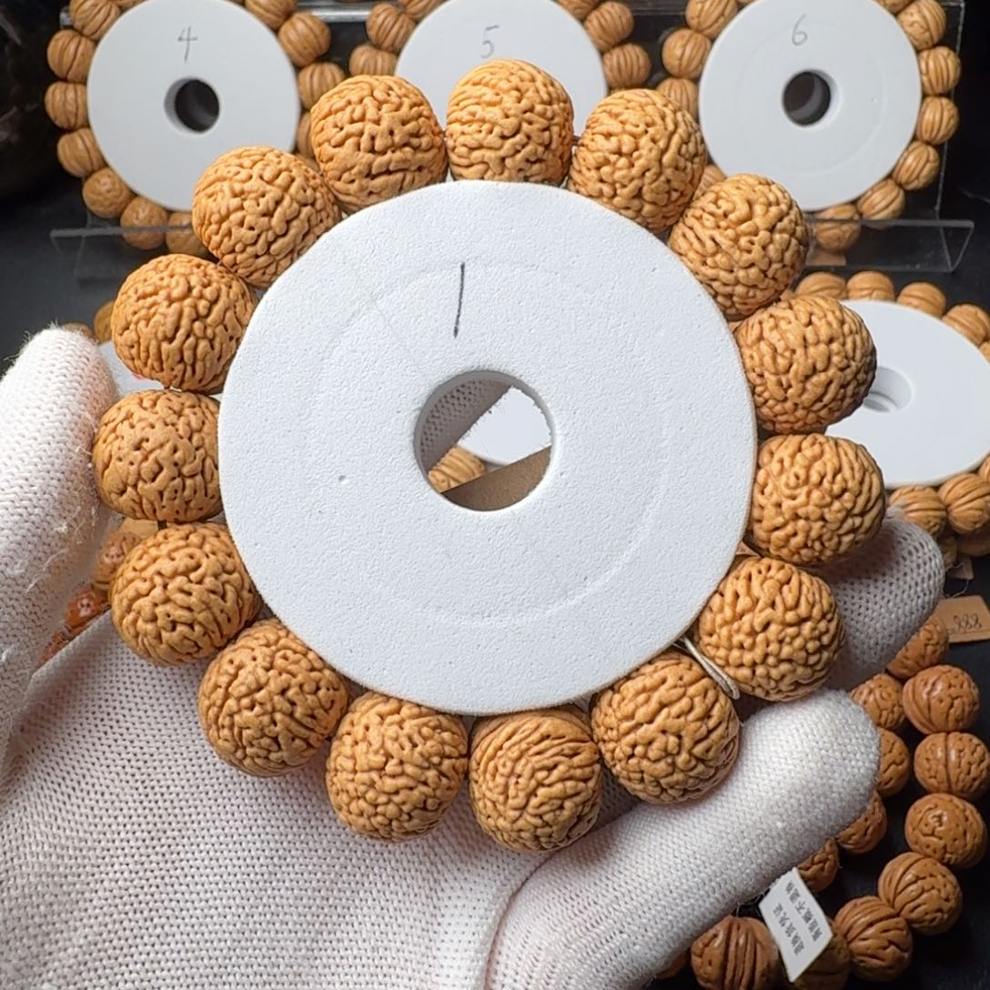 吊坠桃核龙鳞苹果