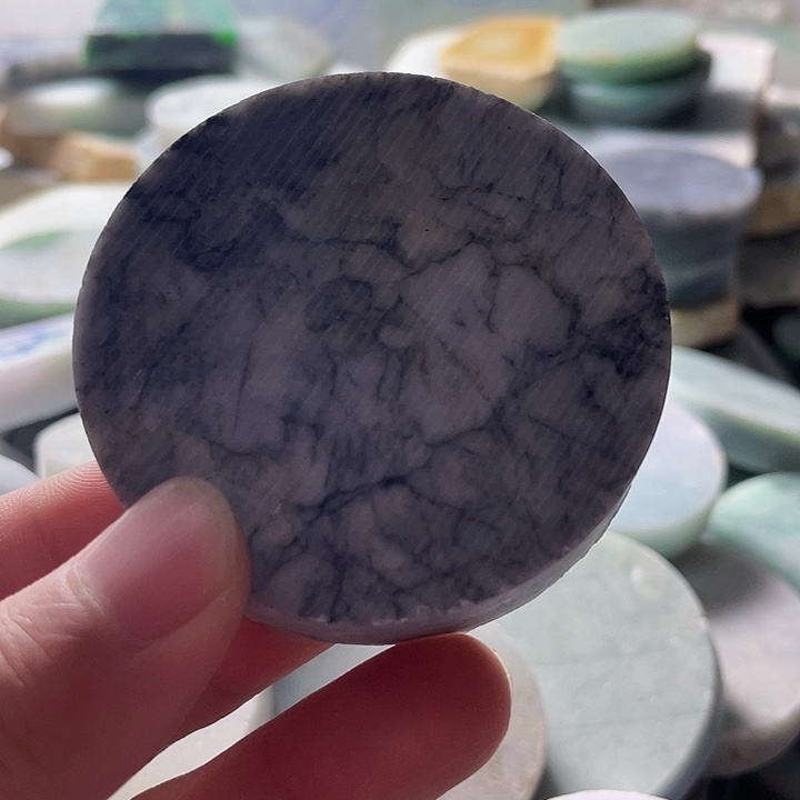 翡翠挂件未镶嵌毛料1