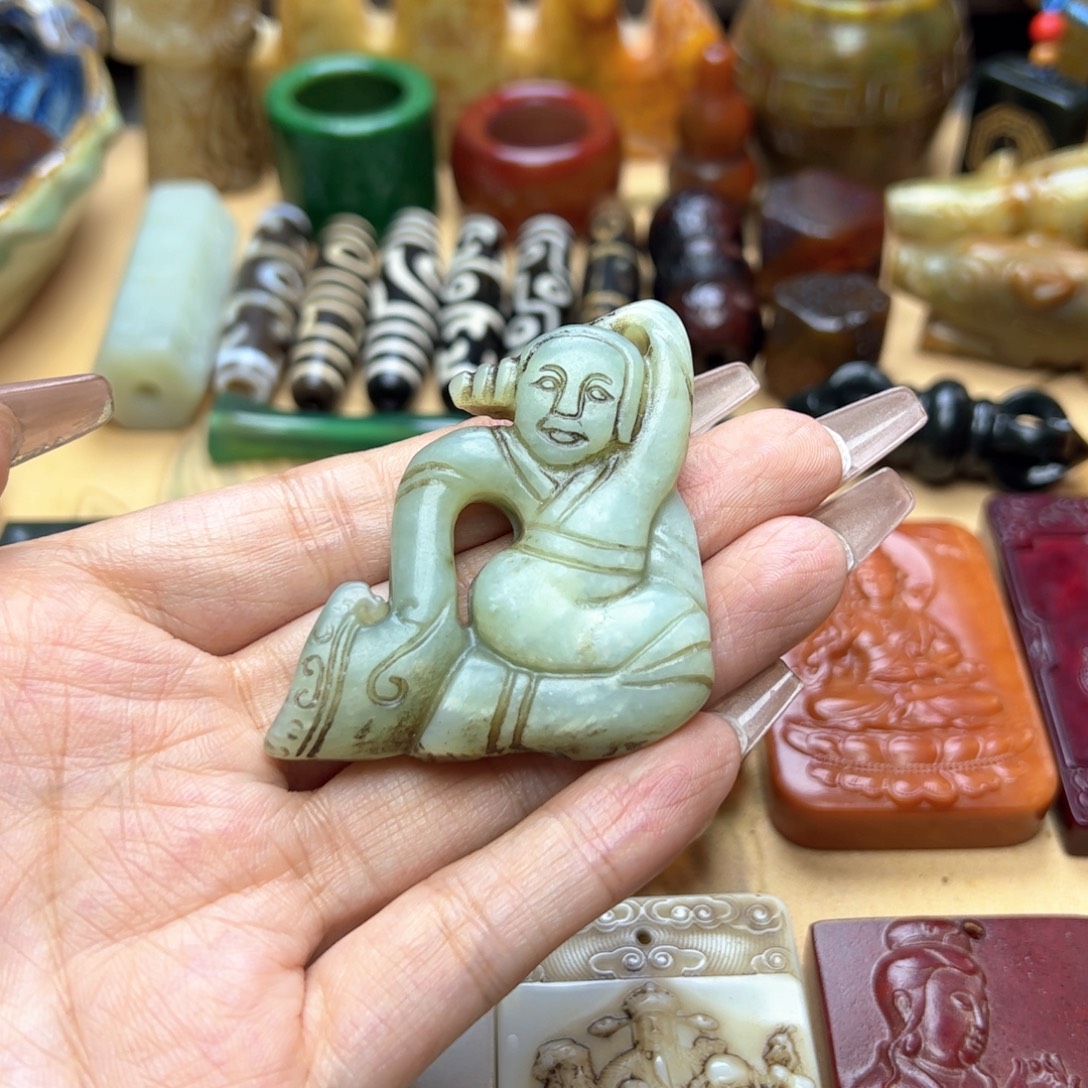 蛇纹石玉未镶嵌颈饰