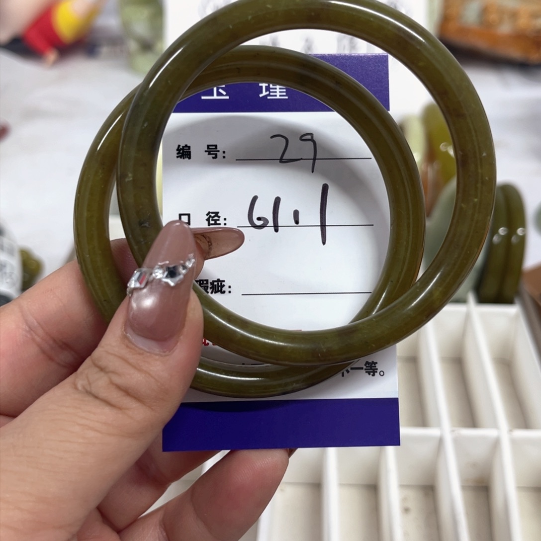 蛇纹石玉手镯未镶嵌