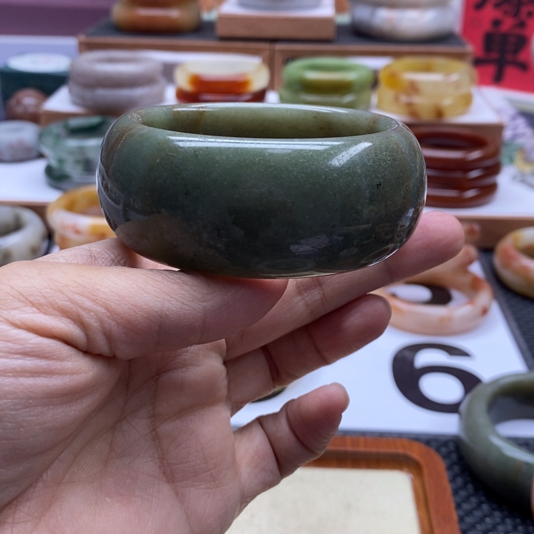 石英质玉手镯未镶嵌