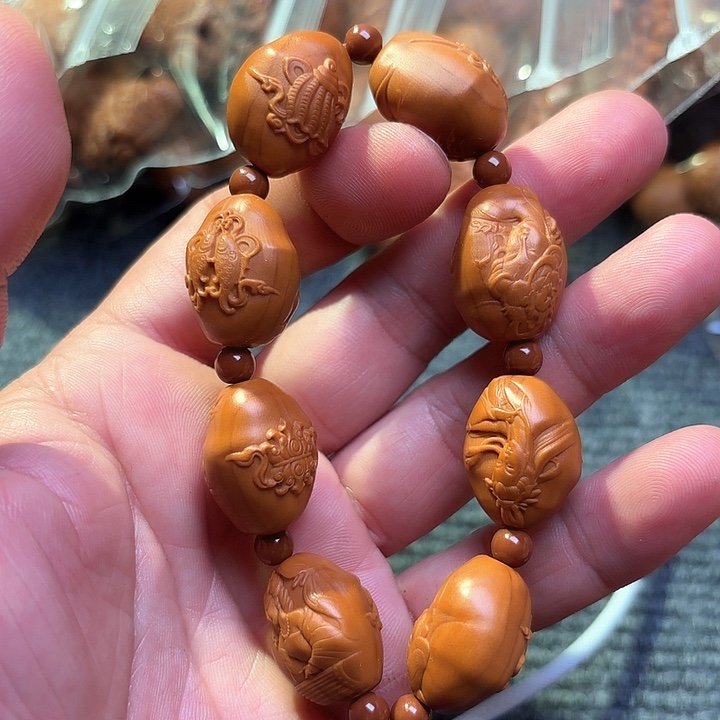 橄榄核吊坠古代美女