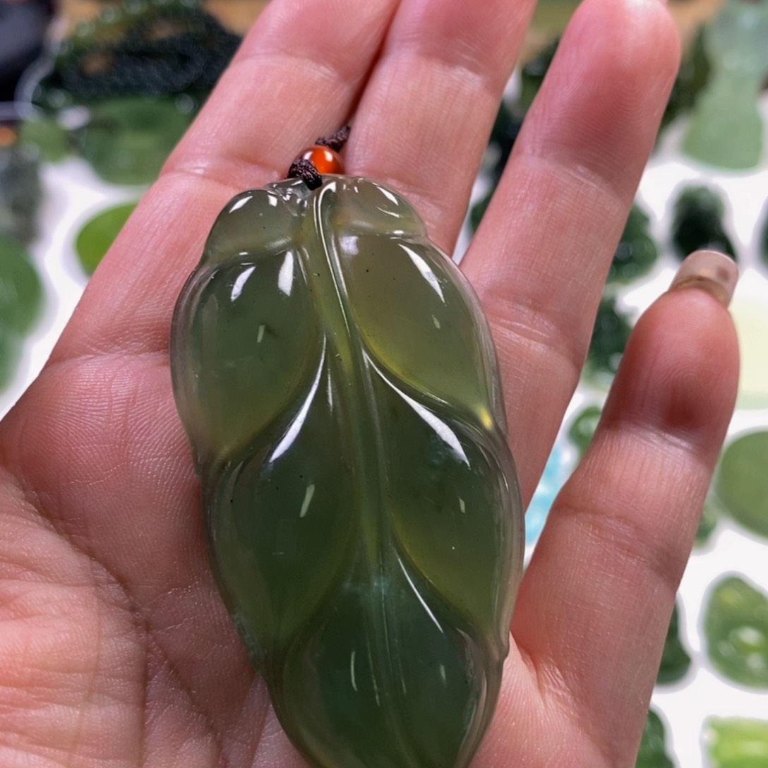 蛇纹石玉颈饰未镶嵌