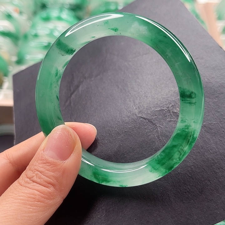 未镶嵌手镯石英质玉